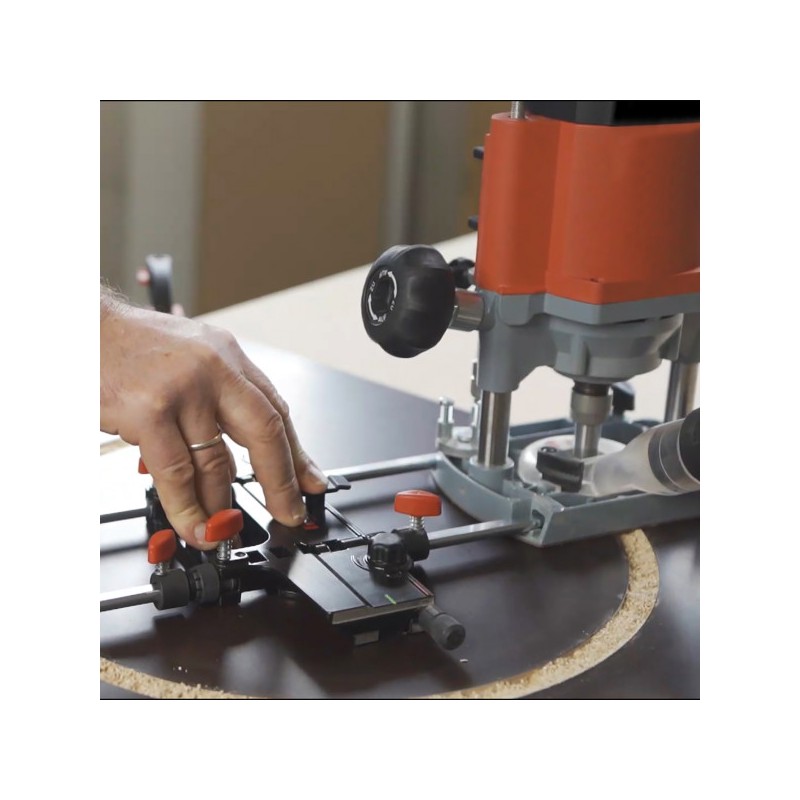 Cirkel: Met de cirkelfunctie freest u in een radius tot 380 mm. Cirkel: Met de cirkelfunctie freest u in een radius tot 380 mm.